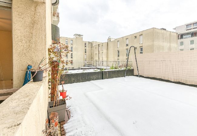 Appartement à Grenoble - 50m GEM - 400m Gare: garage privé, terrasse, wifi  Appartement à Grenoble - 50m GEM - 400m Gare: garage privé, terrasse, wifi