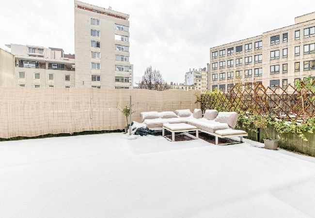 Appartement à Grenoble - 50m GEM - 400m Gare: garage privé, terrasse, wifi  Appartement à Grenoble - 50m GEM - 400m Gare: garage privé, terrasse, wifi