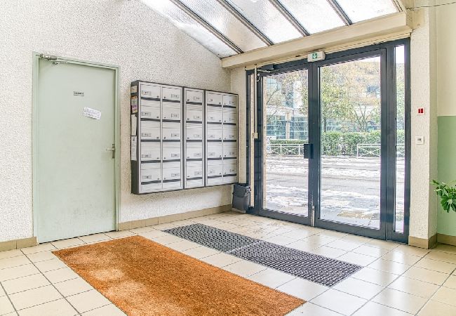 Appartement à Grenoble - 50m GEM - 400m Gare: garage privé, terrasse, wifi  Appartement à Grenoble - 50m GEM - 400m Gare: garage privé, terrasse, wifi