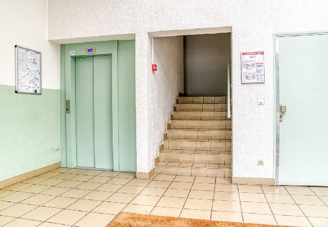 Appartement à Grenoble - 50m GEM - 400m Gare: garage privé, terrasse, wifi  Appartement à Grenoble - 50m GEM - 400m Gare: garage privé, terrasse, wifi