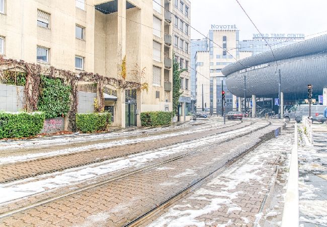 Appartement à Grenoble - 50m GEM - 400m Gare: garage privé, terrasse, wifi  Appartement à Grenoble - 50m GEM - 400m Gare: garage privé, terrasse, wifi