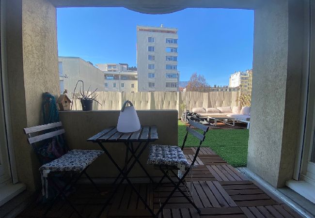 Appartement à Grenoble - 50m GEM - 400m Gare: garage privé, terrasse, wifi  Appartement à Grenoble - 50m GEM - 400m Gare: garage privé, terrasse, wifi