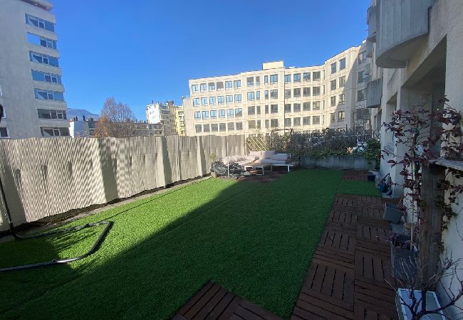 Appartement à Grenoble - 50m GEM - 400m Gare: garage privé, terrasse, wifi  Appartement à Grenoble - 50m GEM - 400m Gare: garage privé, terrasse, wifi