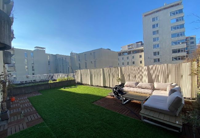 Appartement à Grenoble - 50m GEM - 400m Gare: garage privé, terrasse, wifi  Appartement à Grenoble - 50m GEM - 400m Gare: garage privé, terrasse, wifi