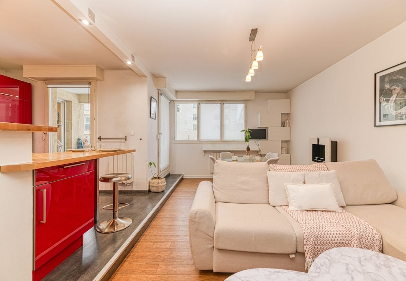 Appartement à Grenoble - 50m GEM - 400m Gare: garage privé, terrasse, wifi  Appartement à Grenoble - 50m GEM - 400m Gare: garage privé, terrasse, wifi