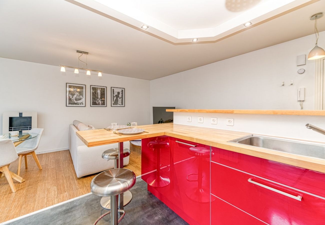 Appartement à Grenoble - 50m GEM - 400m Gare: garage privé, terrasse, wifi  Appartement à Grenoble - 50m GEM - 400m Gare: garage privé, terrasse, wifi