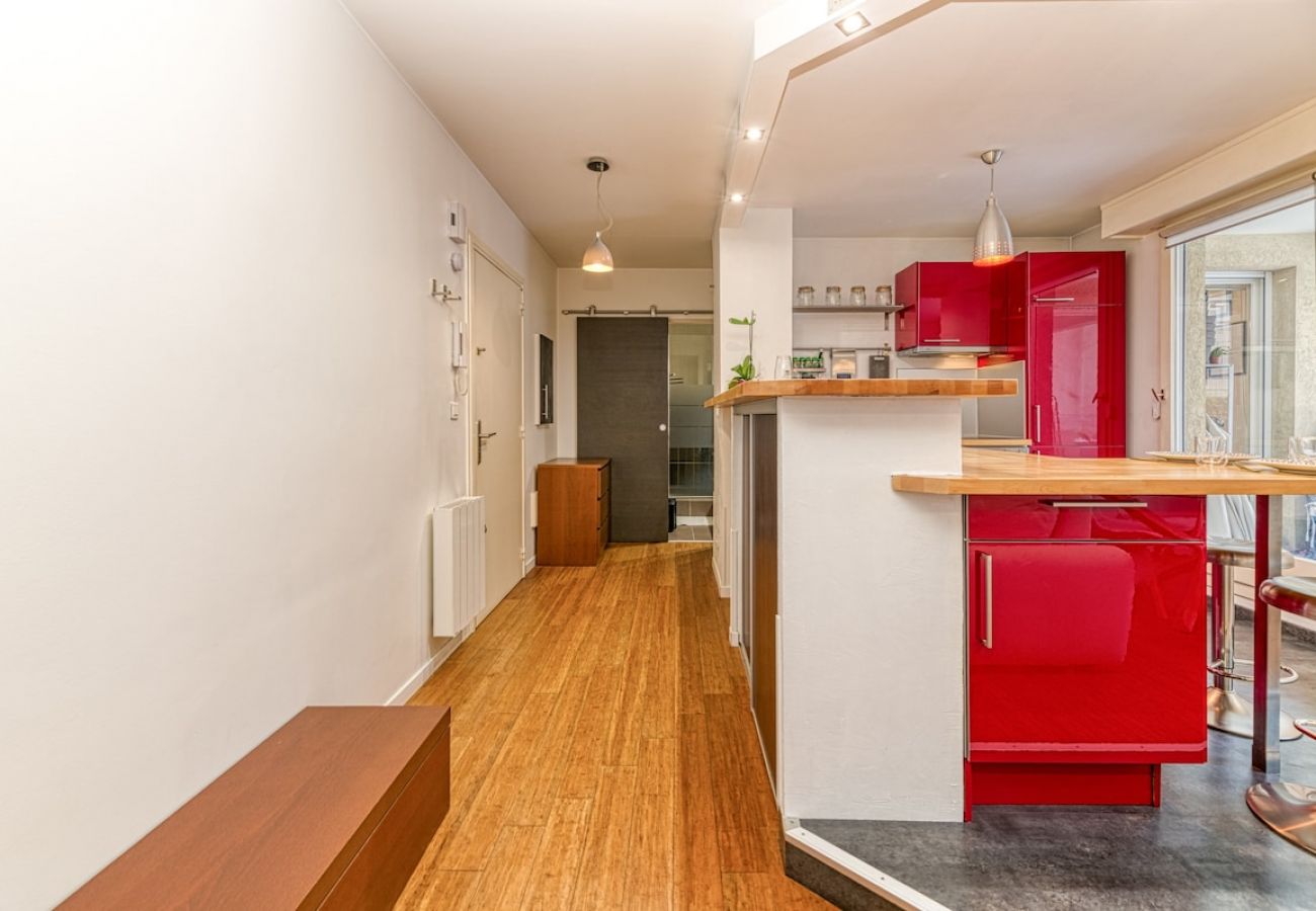 Appartement à Grenoble - 50m GEM - 400m Gare: garage privé, terrasse, wifi  Appartement à Grenoble - 50m GEM - 400m Gare: garage privé, terrasse, wifi