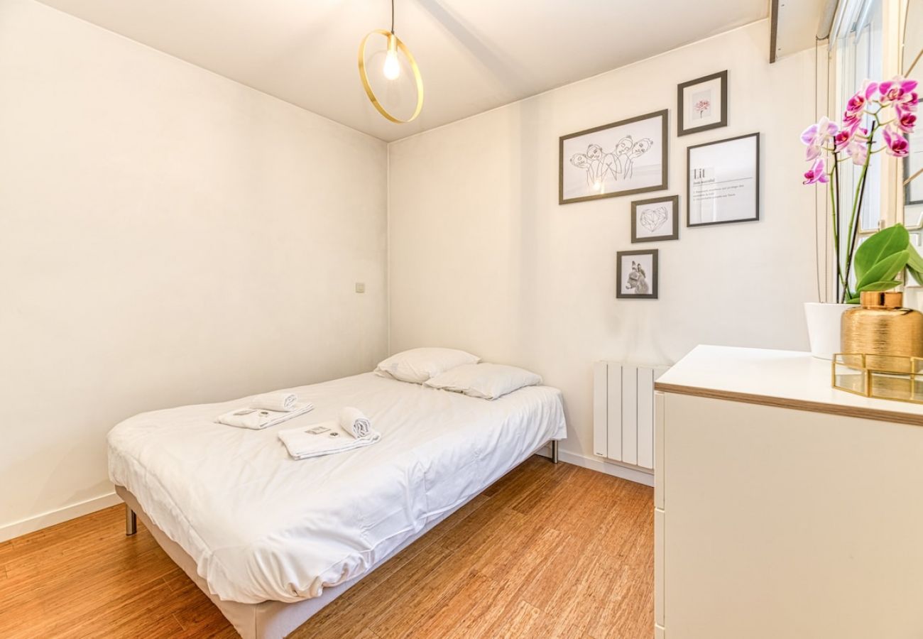 Appartement à Grenoble - 50m GEM - 400m Gare: garage privé, terrasse, wifi  Appartement à Grenoble - 50m GEM - 400m Gare: garage privé, terrasse, wifi