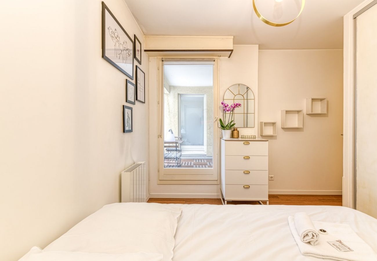 Appartement à Grenoble - 50m GEM - 400m Gare: garage privé, terrasse, wifi  Appartement à Grenoble - 50m GEM - 400m Gare: garage privé, terrasse, wifi