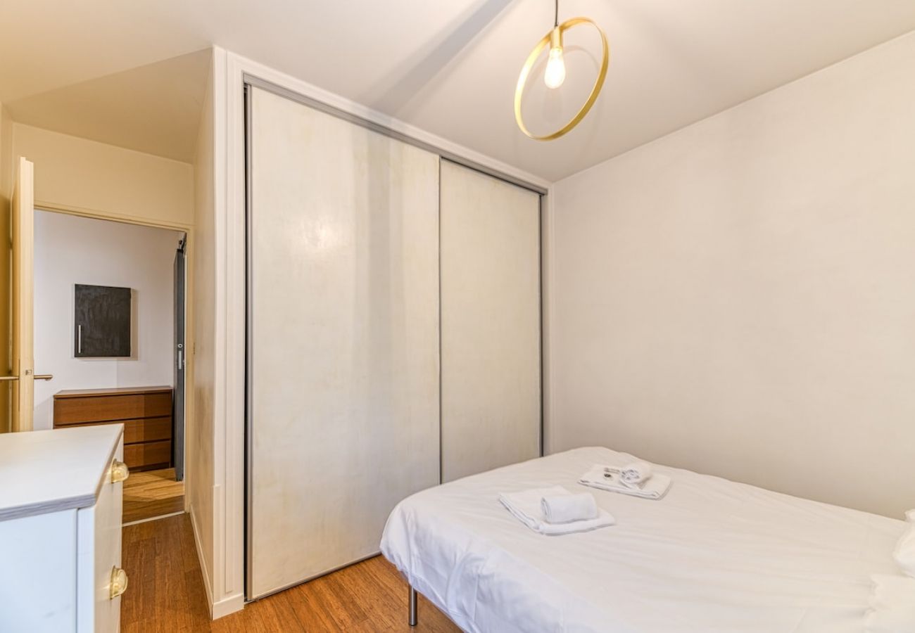 Appartement à Grenoble - 50m GEM - 400m Gare: garage privé, terrasse, wifi  Appartement à Grenoble - 50m GEM - 400m Gare: garage privé, terrasse, wifi