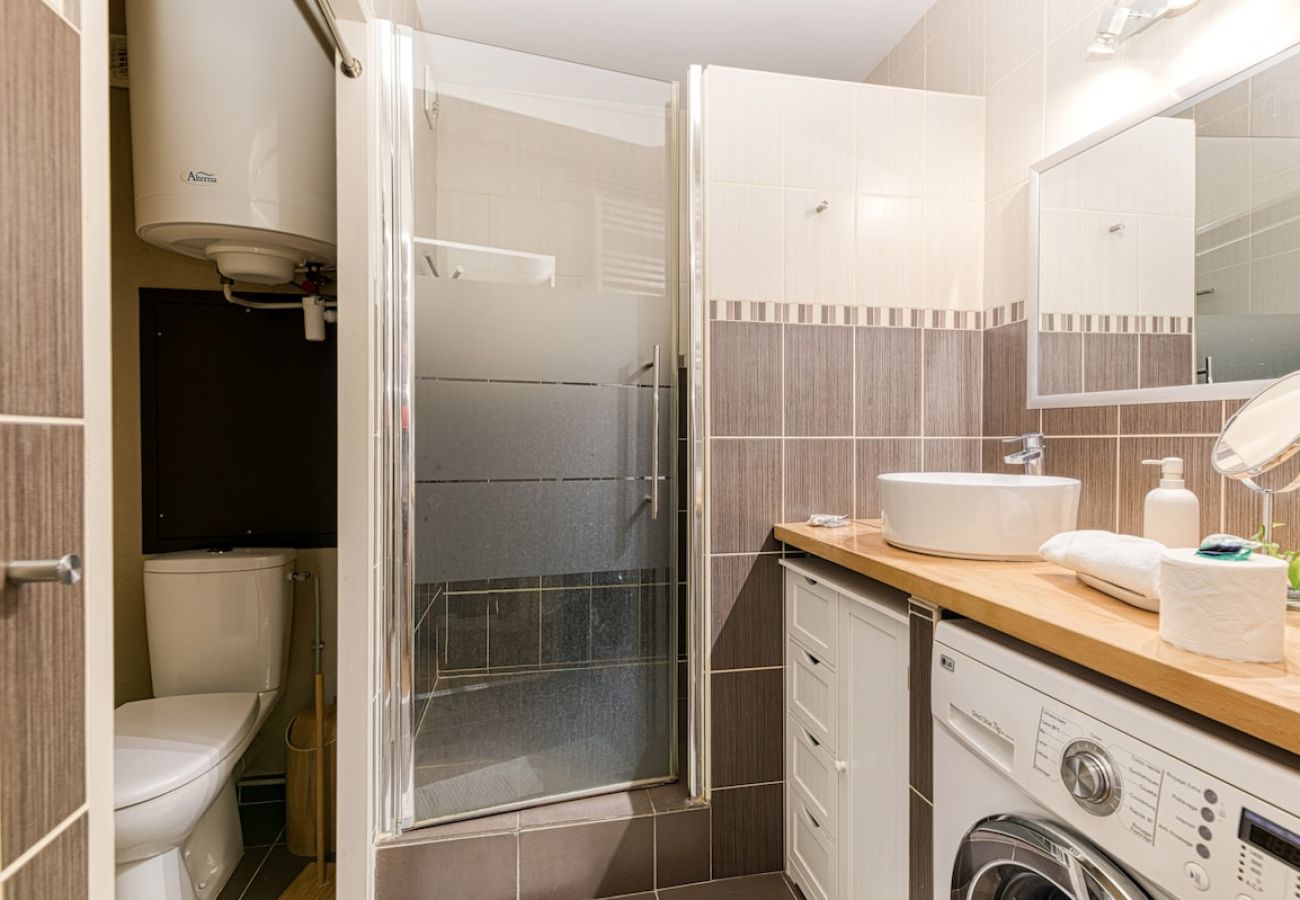 Appartement à Grenoble - 50m GEM - 400m Gare: garage privé, terrasse, wifi  Appartement à Grenoble - 50m GEM - 400m Gare: garage privé, terrasse, wifi
