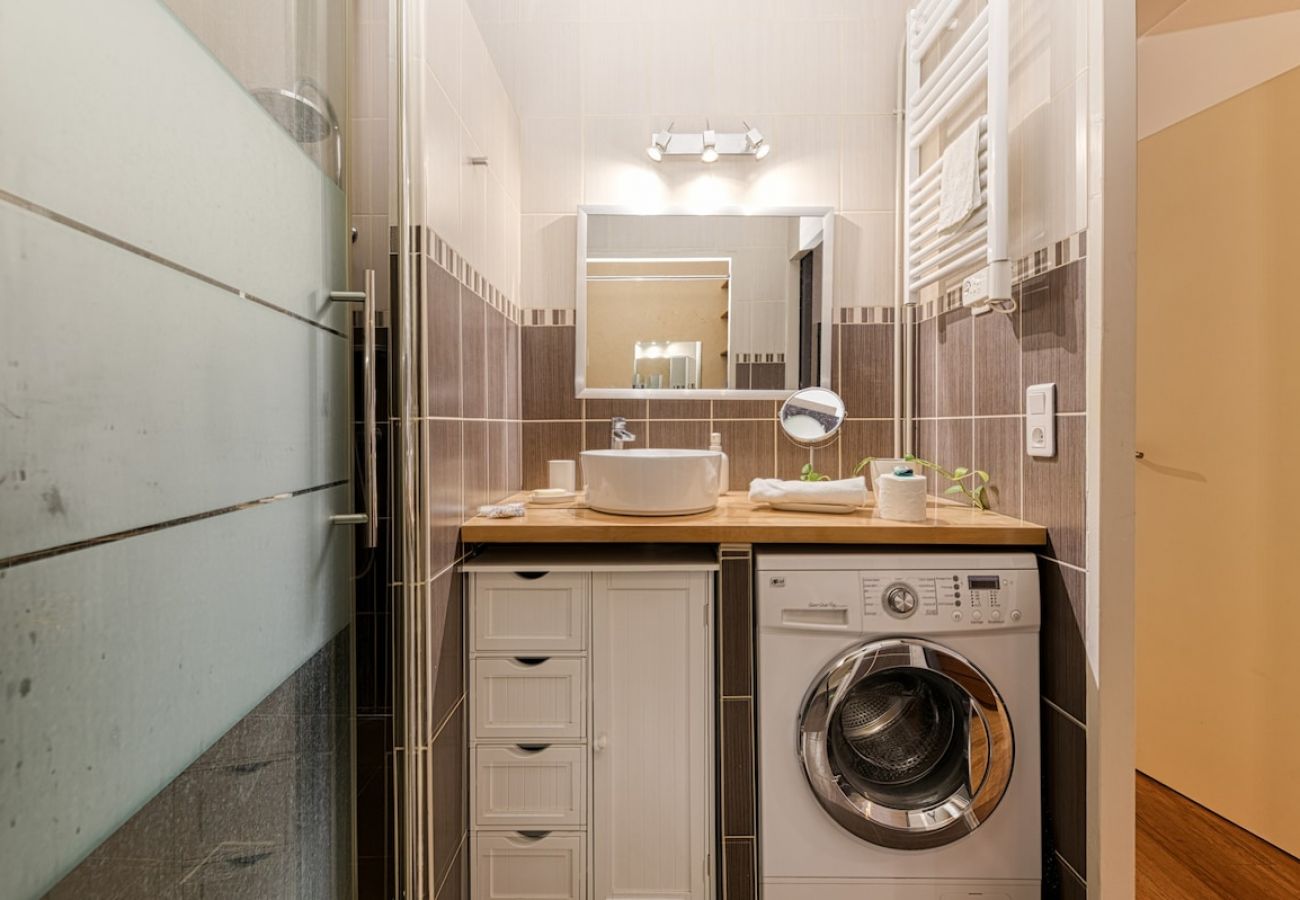 Appartement à Grenoble - 50m GEM - 400m Gare: garage privé, terrasse, wifi  Appartement à Grenoble - 50m GEM - 400m Gare: garage privé, terrasse, wifi