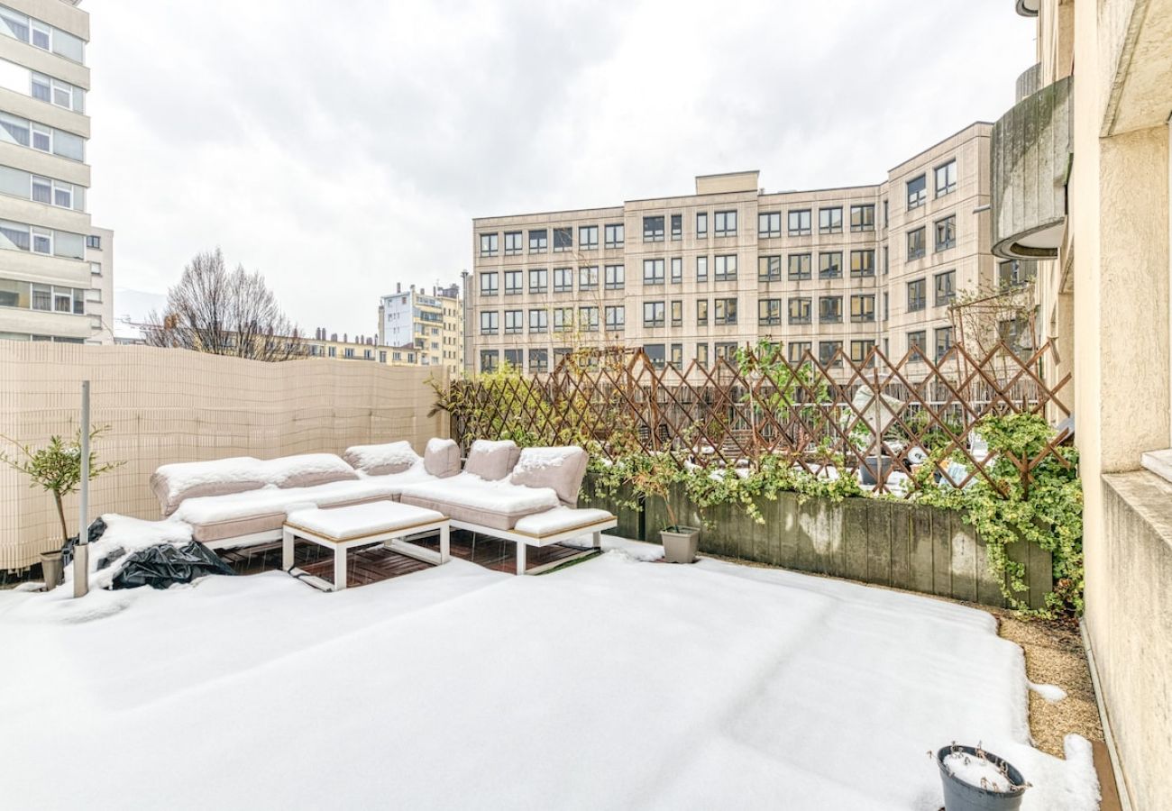 Appartement à Grenoble - 50m GEM - 400m Gare: garage privé, terrasse, wifi  Appartement à Grenoble - 50m GEM - 400m Gare: garage privé, terrasse, wifi