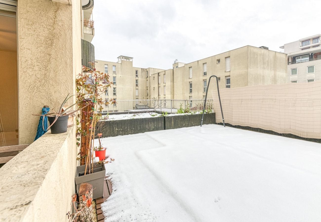 Appartement à Grenoble - 50m GEM - 400m Gare: garage privé, terrasse, wifi  Appartement à Grenoble - 50m GEM - 400m Gare: garage privé, terrasse, wifi