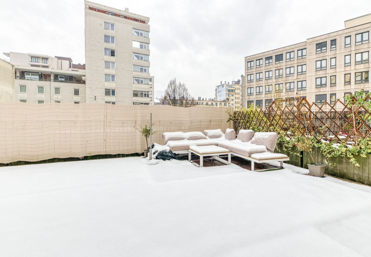 Appartement à Grenoble - 50m GEM - 400m Gare: garage privé, terrasse, wifi  Appartement à Grenoble - 50m GEM - 400m Gare: garage privé, terrasse, wifi