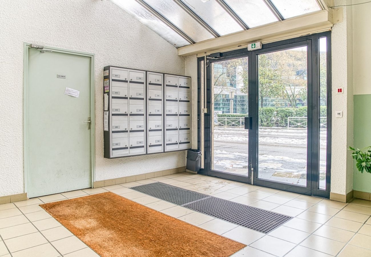 Appartement à Grenoble - 50m GEM - 400m Gare: garage privé, terrasse, wifi  Appartement à Grenoble - 50m GEM - 400m Gare: garage privé, terrasse, wifi