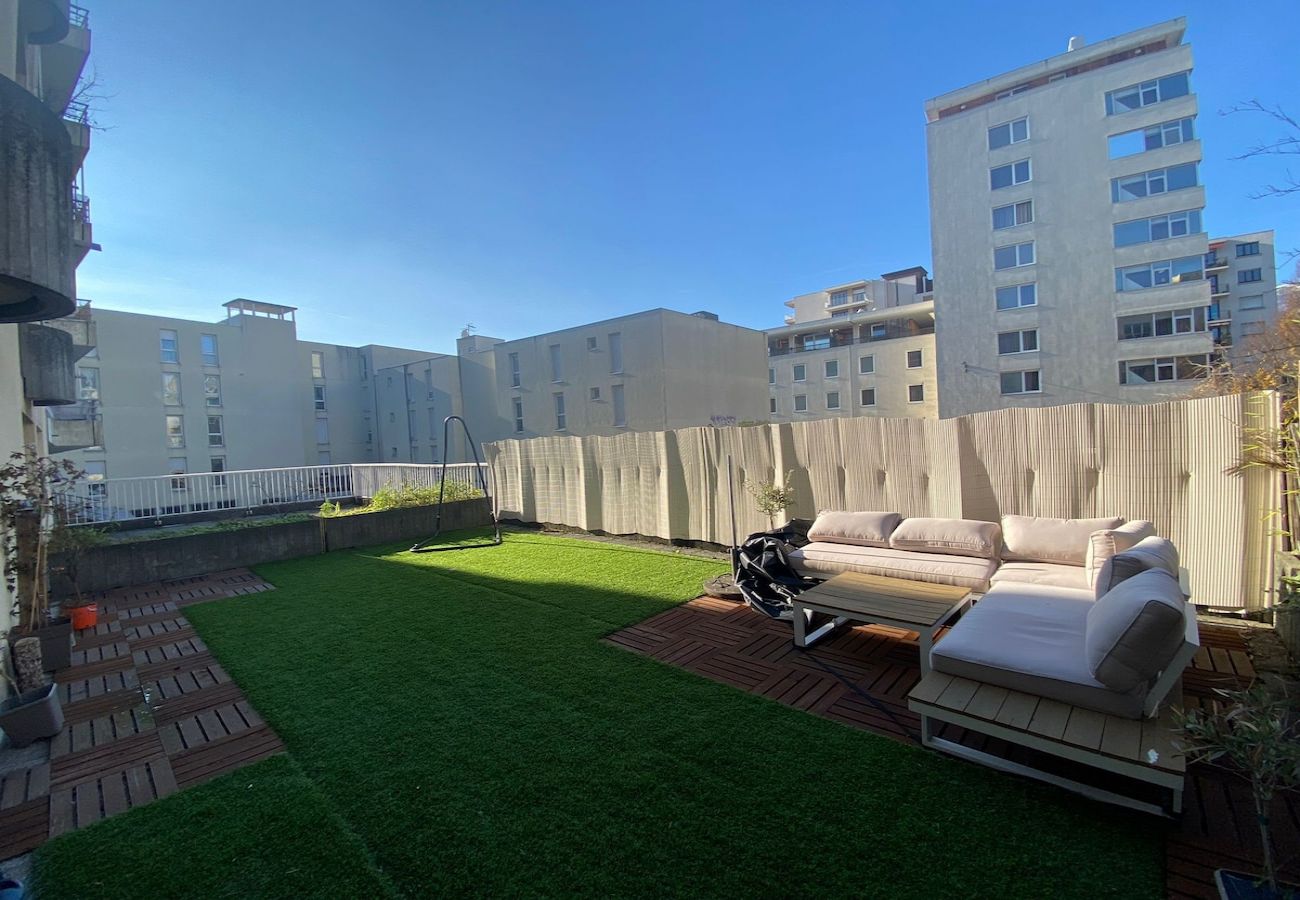 Appartement à Grenoble - 50m GEM - 400m Gare: garage privé, terrasse, wifi  Appartement à Grenoble - 50m GEM - 400m Gare: garage privé, terrasse, wifi