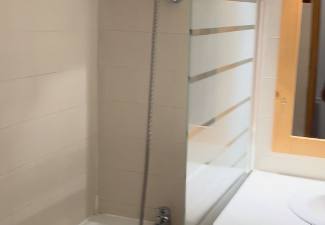 Appartement à Chamrousse - CHAMROUSSE-50m from ski lifts-2 bedrooms-balcony  Appartement à Chamrousse - CHAMROUSSE-50m from ski lifts-2 bedrooms-balcony