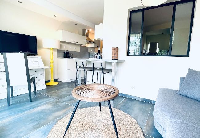 Appartement à Voiron - Voiron centre, terrasse 15 m², parking sécurisé  Appartement à Voiron - Voiron centre, terrasse 15 m², parking sécurisé
