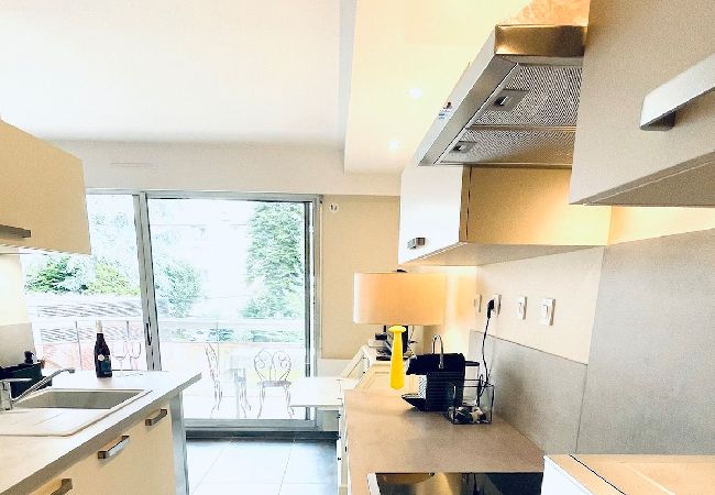 Appartement à Voiron - Voiron centre, terrasse 15 m², parking sécurisé  Appartement à Voiron - Voiron centre, terrasse 15 m², parking sécurisé