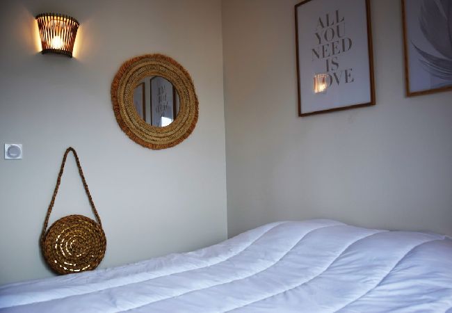 Appartement à Grenoble - SUPERBE: parking gratuit + wifi puissant + balcon  Appartement à Grenoble - SUPERBE: parking gratuit + wifi puissant + balcon