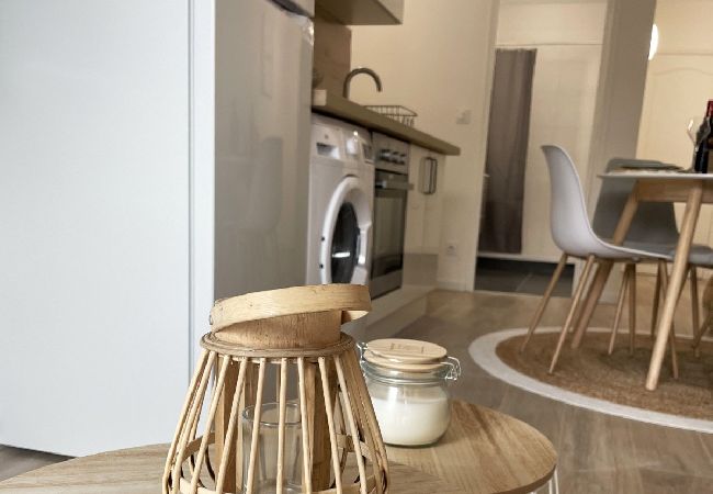Appartement à Grenoble - SUPERBE: parking gratuit + wifi puissant + balcon  Appartement à Grenoble - SUPERBE: parking gratuit + wifi puissant + balcon