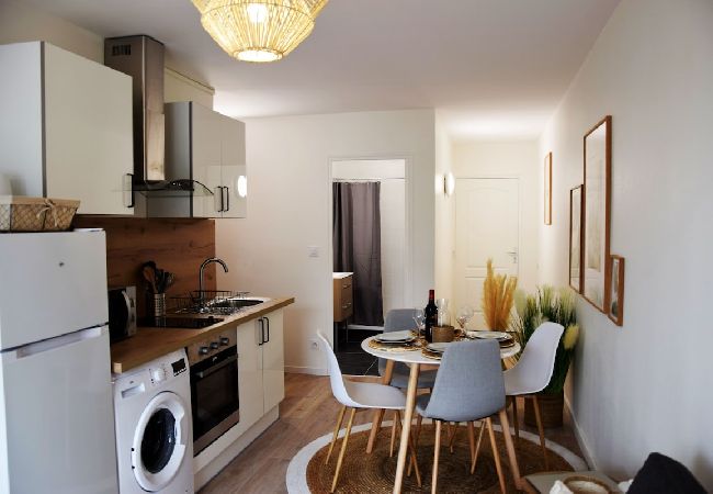 Appartement à Grenoble - SUPERBE: parking gratuit + wifi puissant + balcon  Appartement à Grenoble - SUPERBE: parking gratuit + wifi puissant + balcon