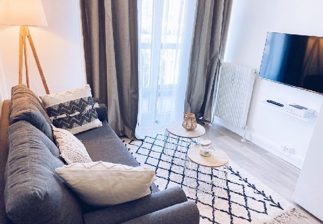 Appartement à Grenoble - SUPERBE: parking gratuit + wifi puissant + balcon  Appartement à Grenoble - SUPERBE: parking gratuit + wifi puissant + balcon