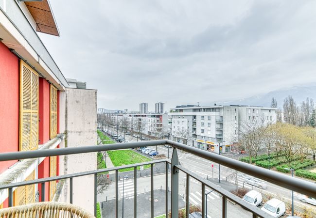 Appartement à Grenoble - 5min Alpexpo: 4 personnes-garage privé-terrasse Appartement à Grenoble - 5min Alpexpo: 4 personnes-garage privé-terrasse