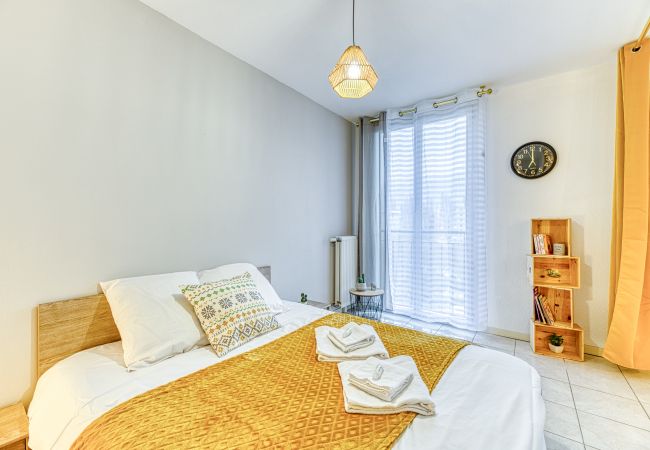 Appartement à Grenoble - 5min Alpexpo: 4 personnes-garage privé-terrasse Appartement à Grenoble - 5min Alpexpo: 4 personnes-garage privé-terrasse