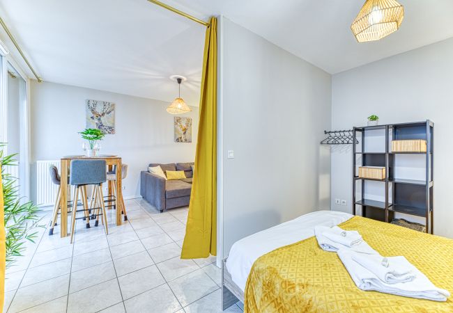 Appartement à Grenoble - 5min Alpexpo: 4 personnes-garage privé-terrasse Appartement à Grenoble - 5min Alpexpo: 4 personnes-garage privé-terrasse