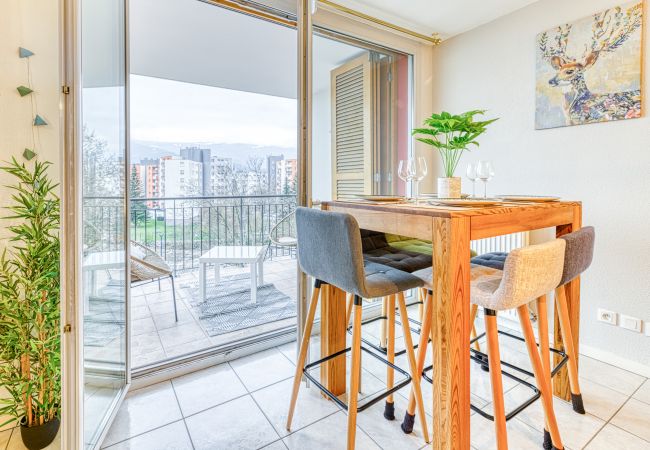 Appartement à Grenoble - 5min Alpexpo: 4 personnes-garage privé-terrasse Appartement à Grenoble - 5min Alpexpo: 4 personnes-garage privé-terrasse