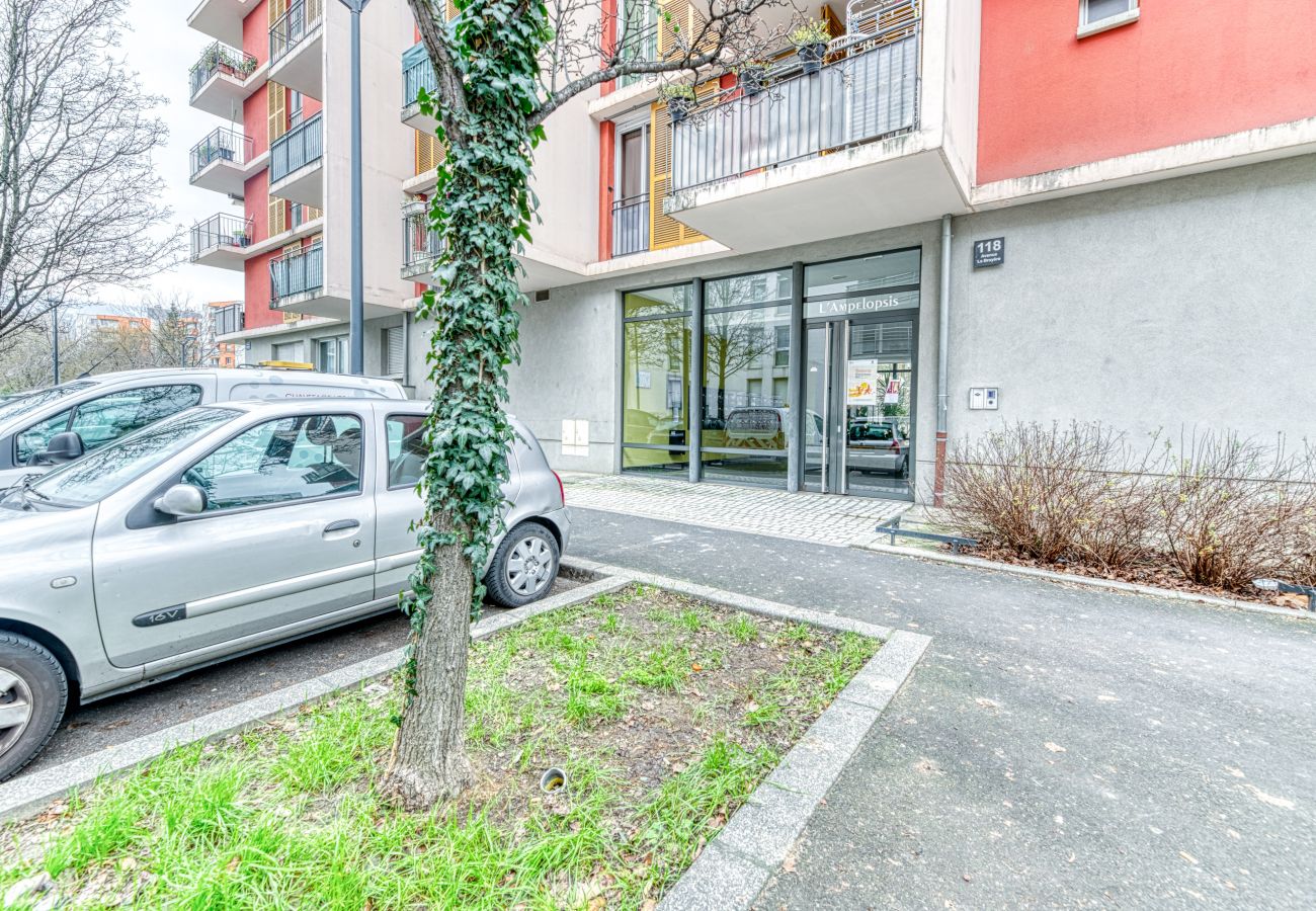 Appartement à Grenoble - 5min Alpexpo: 4 personnes-garage privé-terrasse Appartement à Grenoble - 5min Alpexpo: 4 personnes-garage privé-terrasse