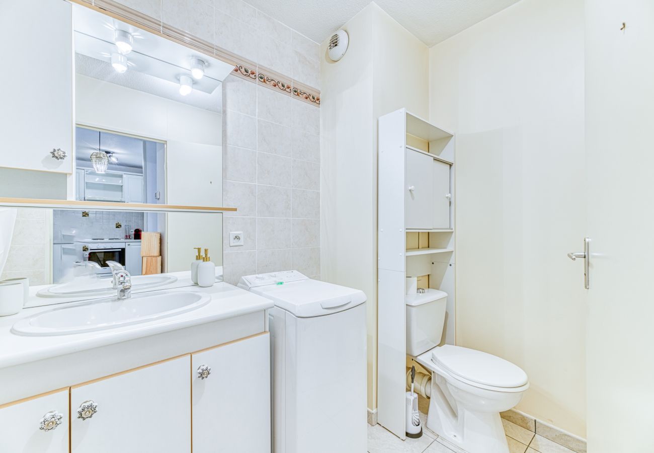 Appartement à Grenoble - 5min Alpexpo: 4 personnes-garage privé-terrasse Appartement à Grenoble - 5min Alpexpo: 4 personnes-garage privé-terrasse