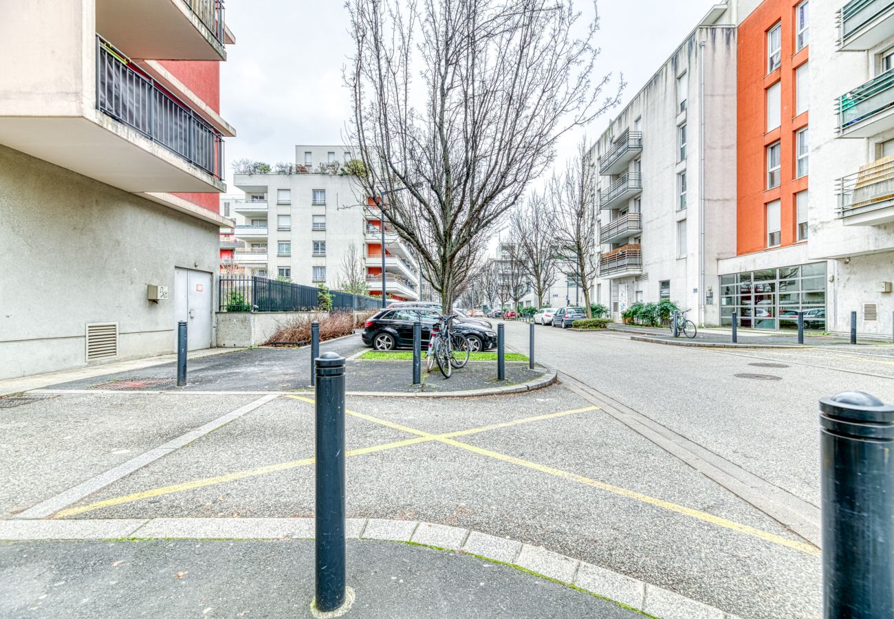 Appartement à Grenoble - 5min Alpexpo: 4 personnes-garage privé-terrasse Appartement à Grenoble - 5min Alpexpo: 4 personnes-garage privé-terrasse