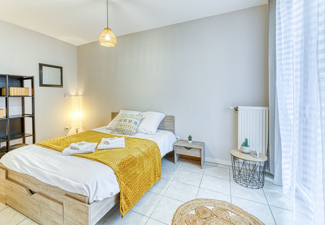 Appartement à Grenoble - 5min Alpexpo: 4 personnes-garage privé-terrasse Appartement à Grenoble - 5min Alpexpo: 4 personnes-garage privé-terrasse