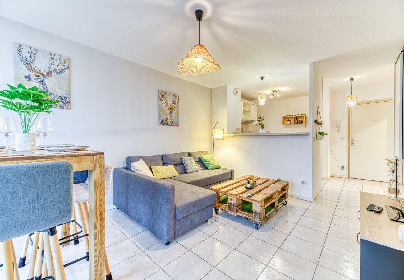 Appartement à Grenoble - 5min Alpexpo: 4 personnes-garage privé-terrasse Appartement à Grenoble - 5min Alpexpo: 4 personnes-garage privé-terrasse