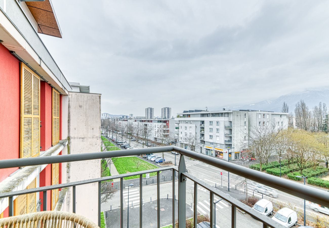 Appartement à Grenoble - 5min Alpexpo: 4 personnes-garage privé-terrasse Appartement à Grenoble - 5min Alpexpo: 4 personnes-garage privé-terrasse