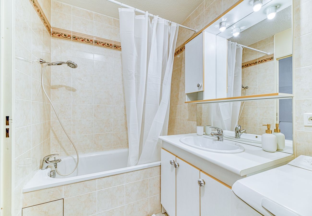 Appartement à Grenoble - 5min Alpexpo: 4 personnes-garage privé-terrasse Appartement à Grenoble - 5min Alpexpo: 4 personnes-garage privé-terrasse