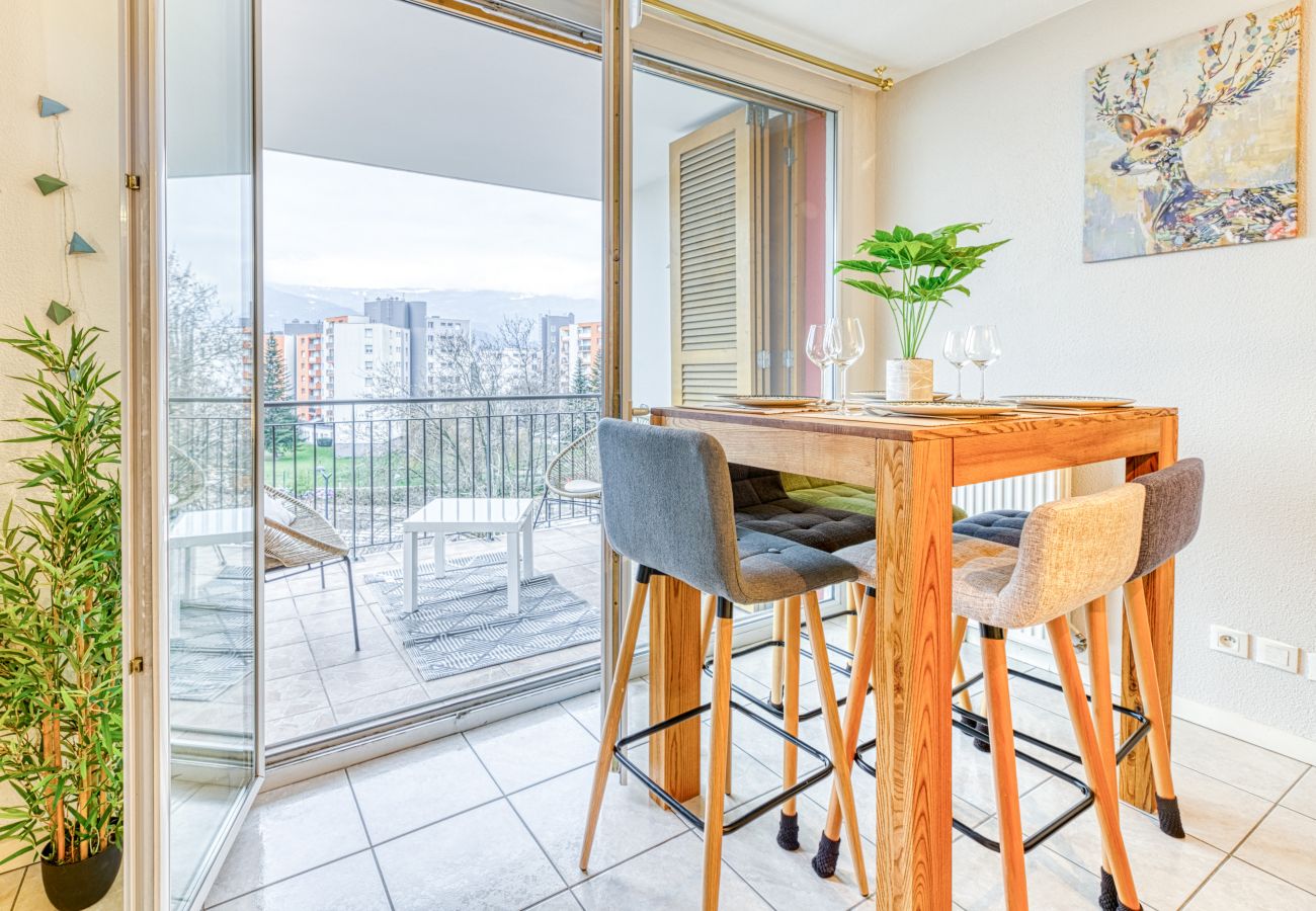 Appartement à Grenoble - 5min Alpexpo: 4 personnes-garage privé-terrasse Appartement à Grenoble - 5min Alpexpo: 4 personnes-garage privé-terrasse