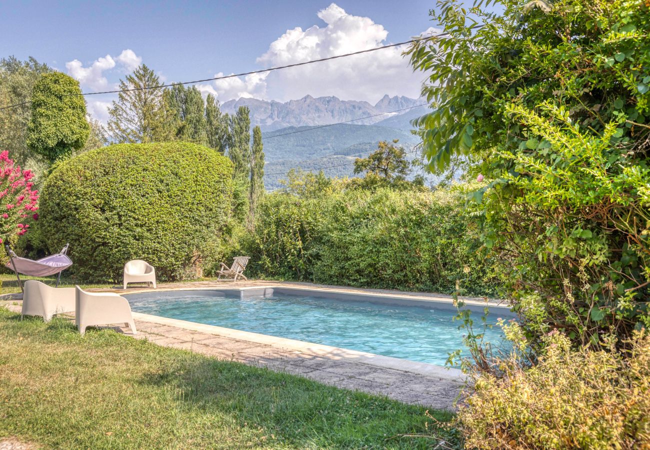 Maison à Saint-Ismier - Saint Ismier - Maison de charme avec piscine face aux montagnes
