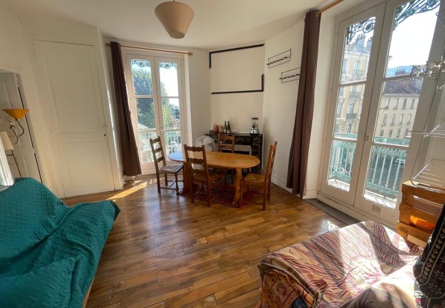 Appartement à Grenoble - Berriat - Spacieux & Lumineux 2 pièces  –  10 min de la gare 