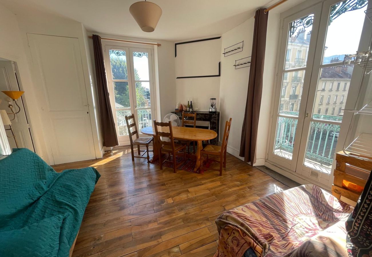 Appartement à Grenoble - Berriat - Spacieux & Lumineux 2 pièces  –  10 min de la gare 