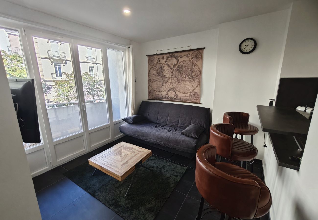 Appartement à Grenoble - Un Train d'avance - Hyper Centre - 5 min à pied de la gare - Balcon